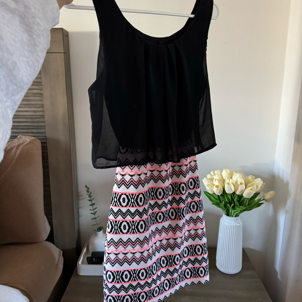 Emerald Sundae Geometric Design Dress – Size Small
